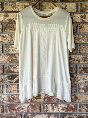 LOGO Lavish Top Women’s Size Small Lace Lace Lace Rayon Spandex Beautiful!